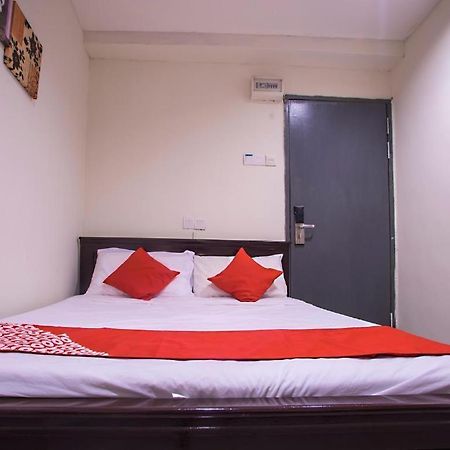 Kk Hotel @ Каджанг Екстериор снимка