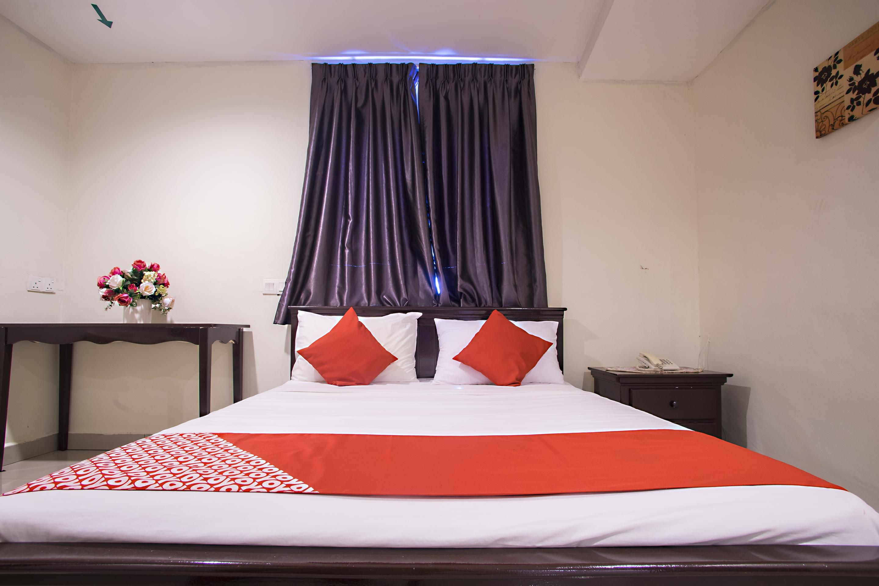 Kk Hotel @ Каджанг Екстериор снимка