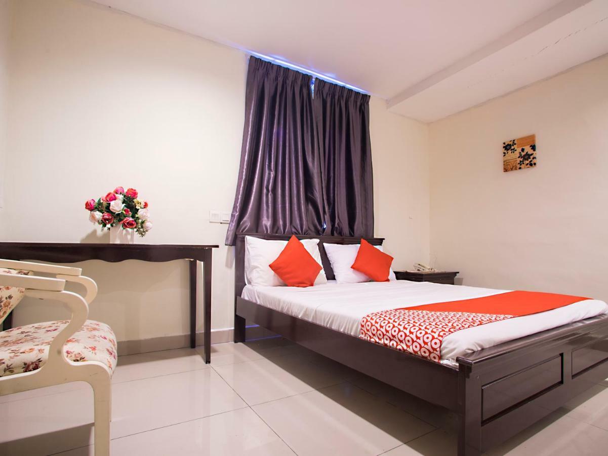 Kk Hotel @ Каджанг Екстериор снимка