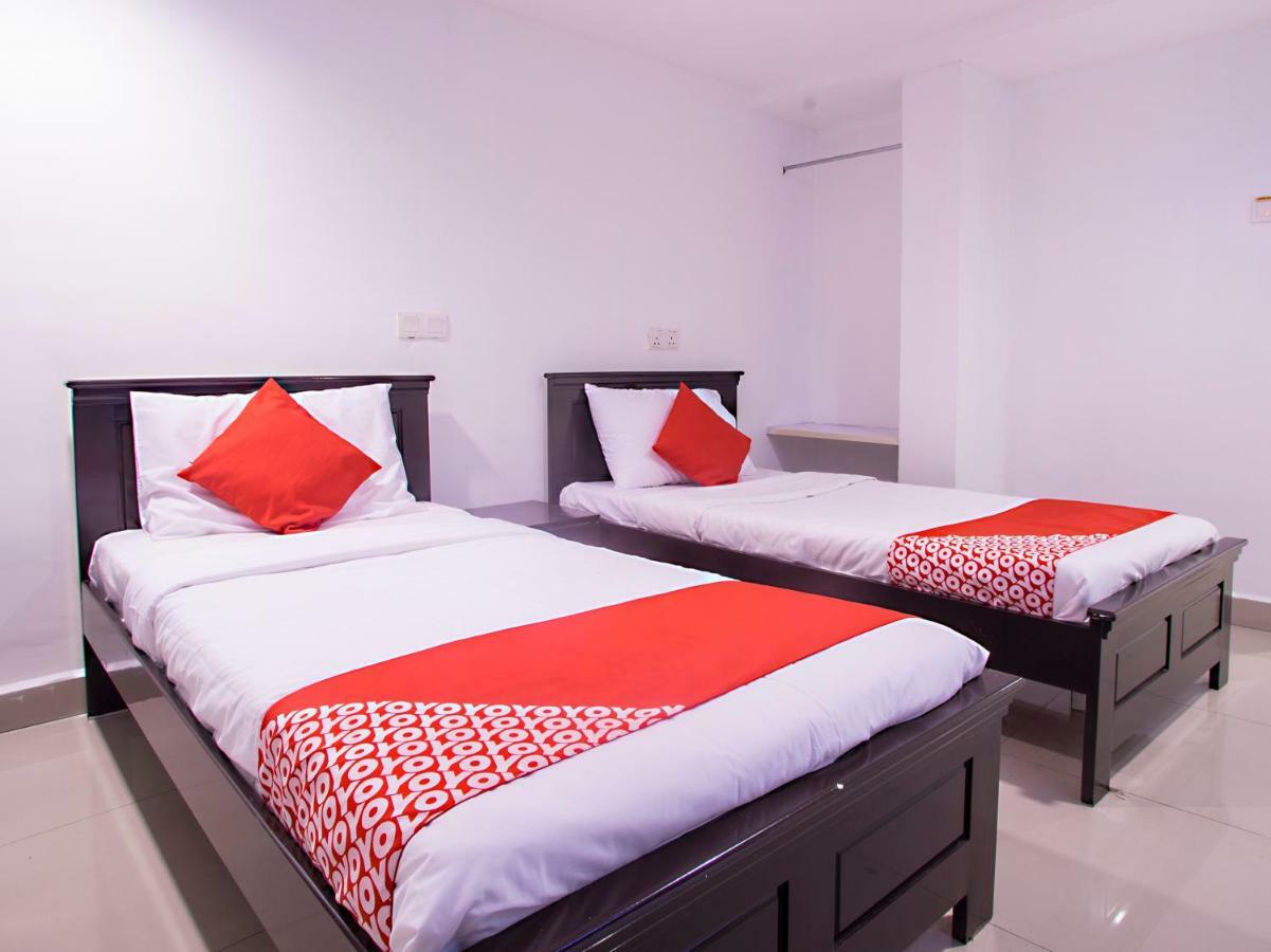 Kk Hotel @ Каджанг Екстериор снимка