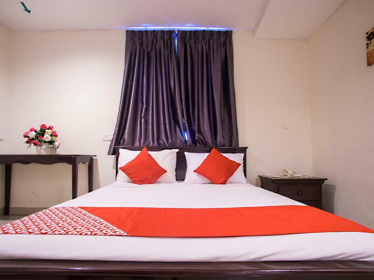 Kk Hotel @ Каджанг Екстериор снимка