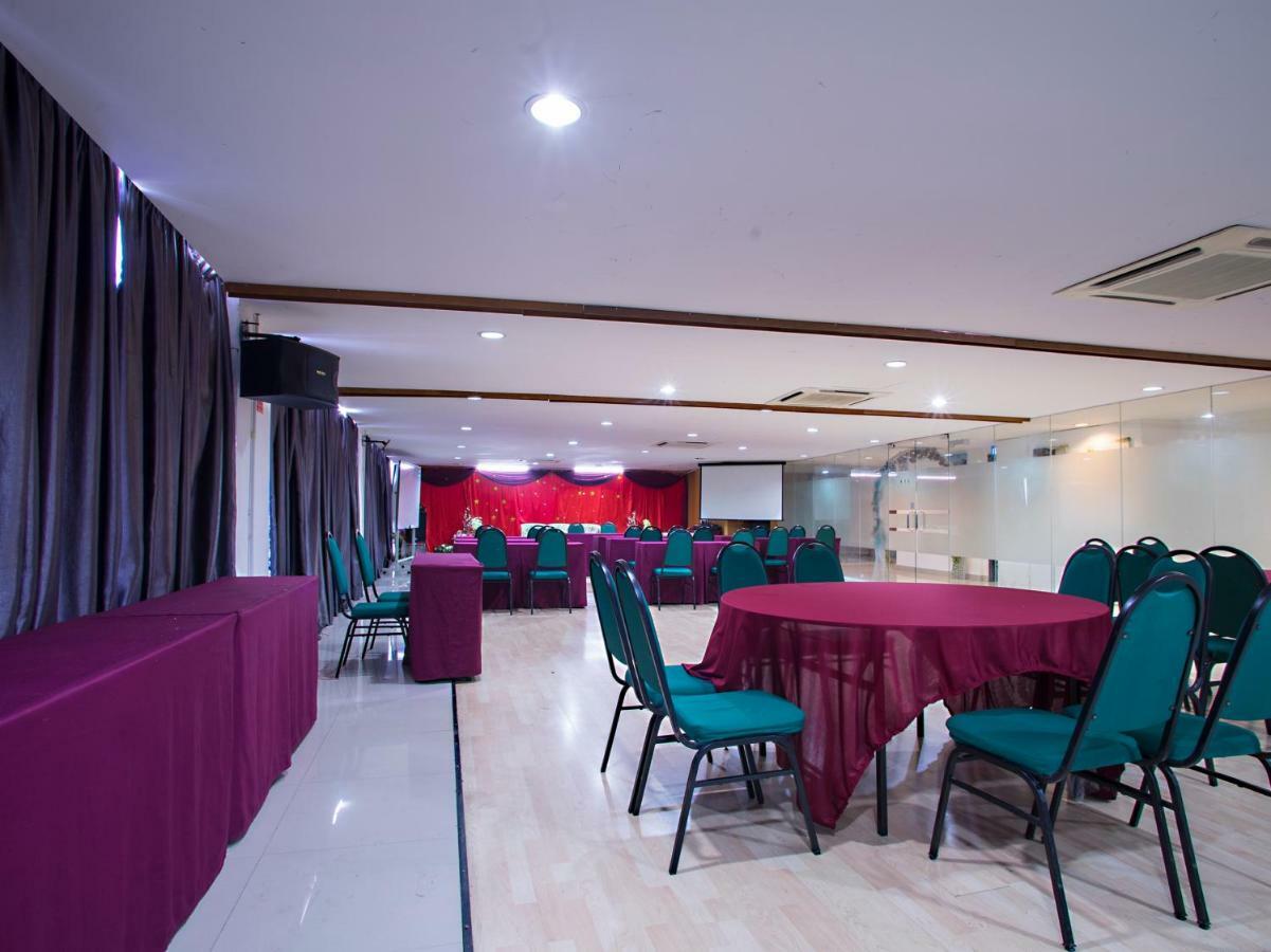 Kk Hotel @ Каджанг Екстериор снимка